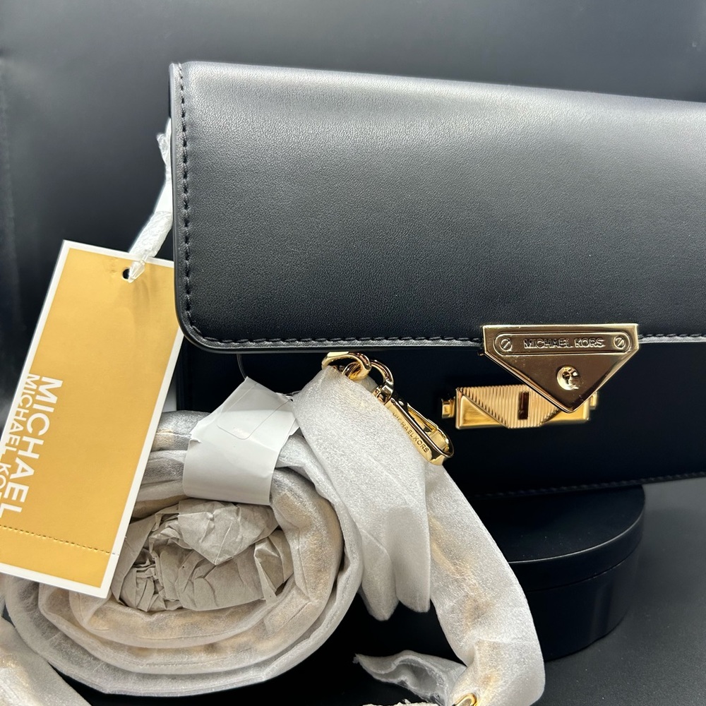 Michael Kors Clutch Crossbody New with Tags!